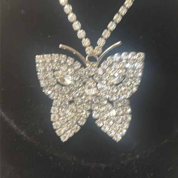 Elegant Silver Butterfly Pendant Necklace - Picture 2 of 3